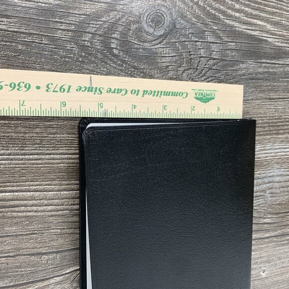 NIV, Thinline Bible Bonded Leather, Black, Red Letter Edition Zondervan - Picture 4 of 9